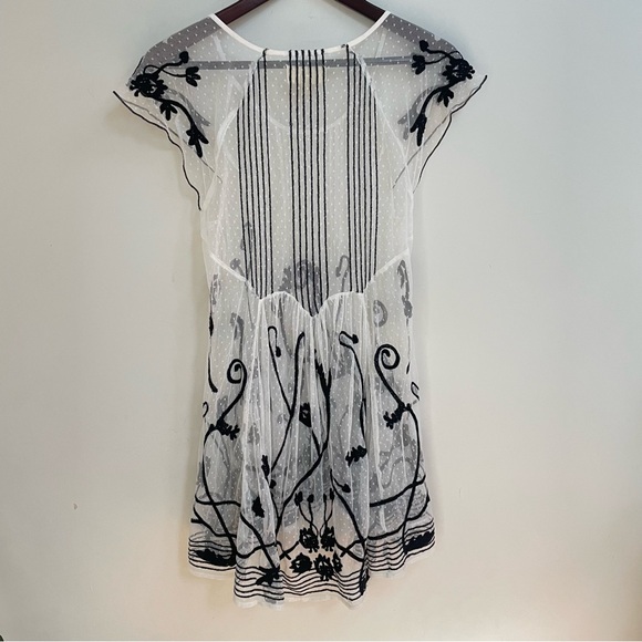 Moulinette Soeurs Ivory Sheer Embroidered Dress Size 6 - Picture 2 of 9